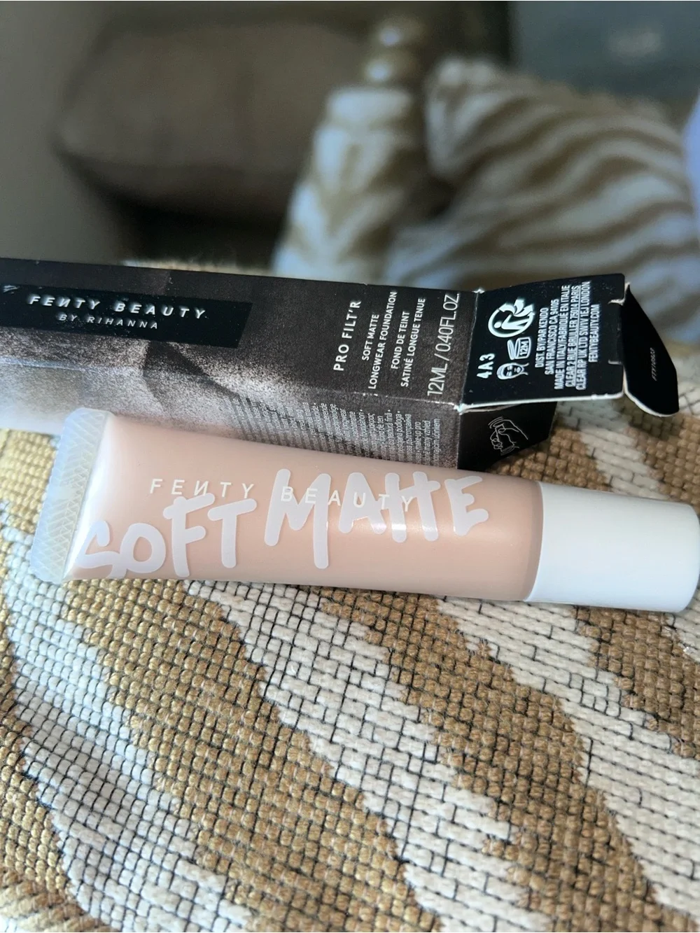 Fenty Beauty Pro Filt'r Soft Matte Foundation Tube - 170 Light Neutral